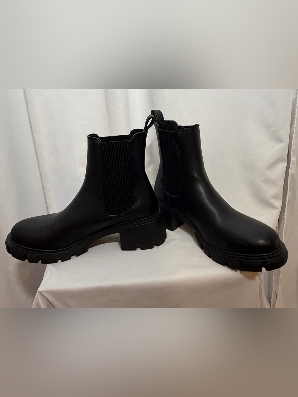 STEVE MADDEN Hola Black Chelsea Boots size 9